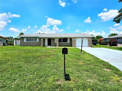 211 S Lake Dr, LEHIGH ACRES, FL, 33936-7039 | Card Image