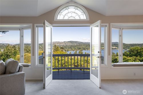 4232 Shoreclub Dr, Mercer Island, WA, 98040-4241 | Card Image