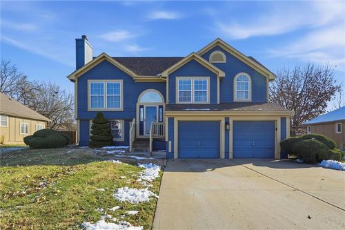 713 Sunset Ln, Raymore, MO, 64083-8498 | Card Image