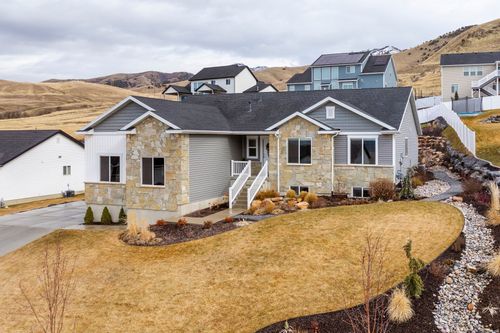 668 N 800 E, Hyde Park, UT, 84318-4902 | Card Image