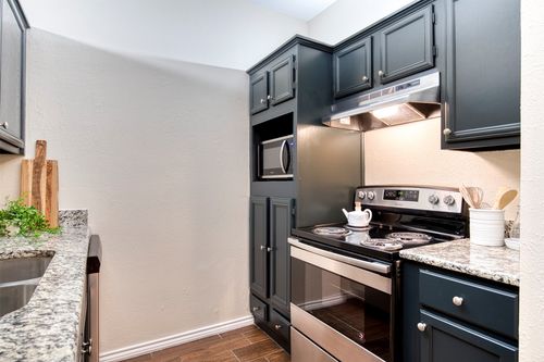 302-9600 Royal Ln, Dallas, TX, 75243-7660 | Card Image