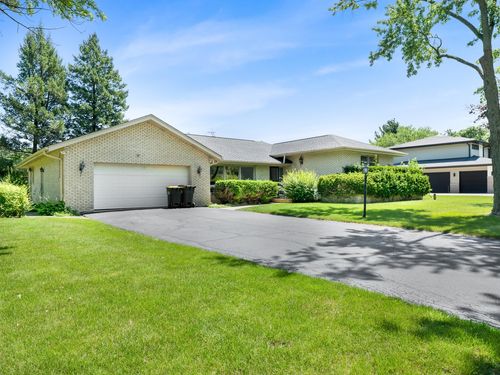 15 E Leon Ln, Prospect Heights, IL, 60070-1639 | Card Image