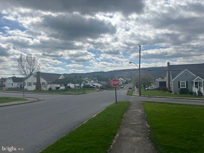 901 Walnut St, House other with 5 bedrooms, 2 bathrooms and null parking in ROARING SPRING PA | Image 11