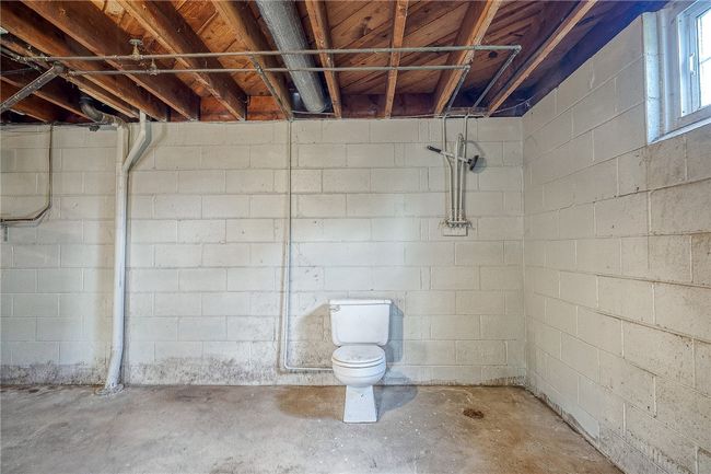 Working toilet and shower, but need some love. | Image 19