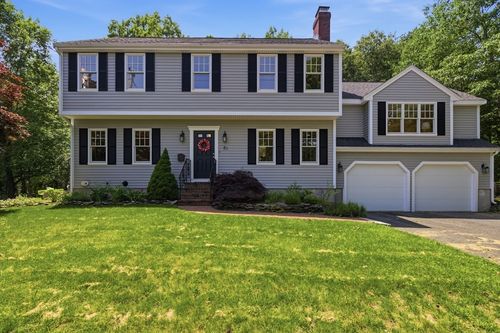 81 Parish Rd, Needham, MA, 02494-1035 | Card Image
