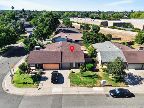 7803 Orchard Woods Cir, Sacramento, CA, 95828-6206 | Card Image