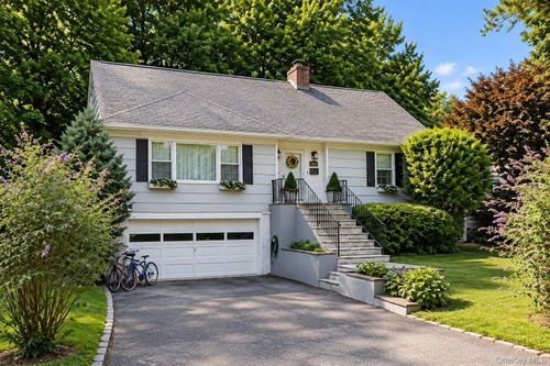 1035 Shore Acres Dr, Mamaroneck, NY, 10543-4220 | Card Image