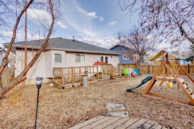 252 Torrie Crescent, Home with 5 bedrooms, 3 bathrooms and 4 parking in Fort Mcmurray AB | Image 4