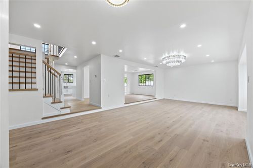 26 Roseanne Dr, Woodbury, NY, 11797-1903 | Card Image