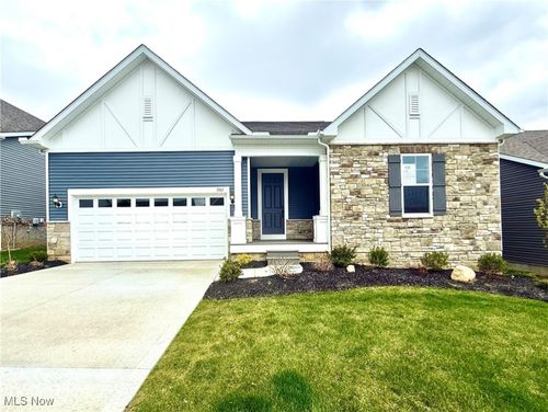3943 Crest View Dr, Uniontown, OH, 44685-7702 | Card Image