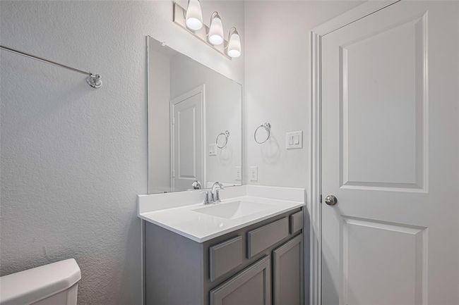 Secondary Bathroom | Image 35
