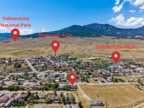 14 Peters Ln, Gardiner, MT, 59030-9404 | Card Image