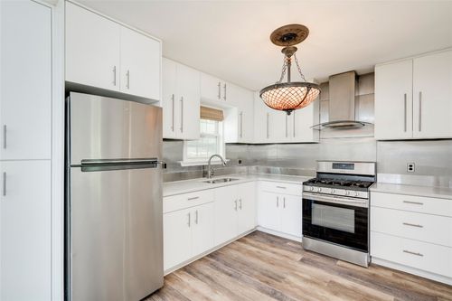 2903 S 5th St, Austin, TX, 78704-6114 | Card Image