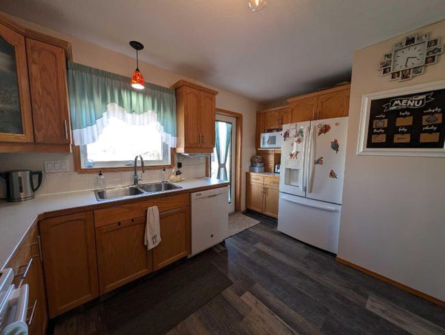 641 6 Street Se, Home with 5 bedrooms, 2 bathrooms and 6 parking in Redcliff AB | Image 11