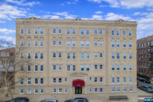 875 Boulevard E, Weehawken, NJ, 07086-7076 | Card Image