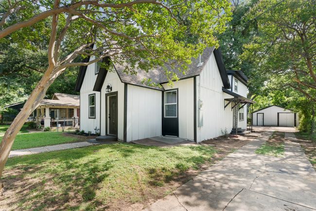 310 N Walnut St, House other with 3 bedrooms, 2 bathrooms and null parking in Cleburne TX | Image 25