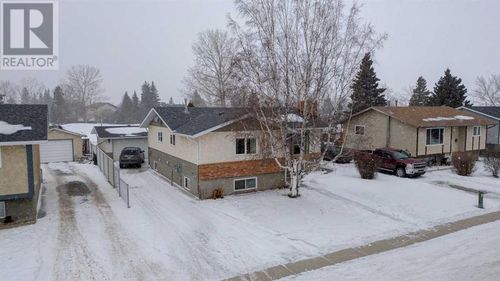 4001 Silverthorn Rd, Olds, AB, T4H1B1 | Card Image