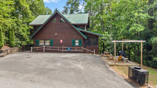 2810 Ridge Creek Cir, Sevierville, TN, 37876 | Card Image