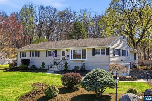 165 Page Dr, Oakland, NJ, 07436-2529 | Card Image