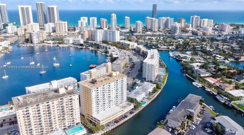 apt-5j-427 Golden Isles Dr, Hallandale Beach, FL, 33009-7544 | Card Image