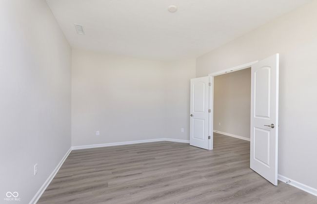 Flex Room with Doors | Image 12