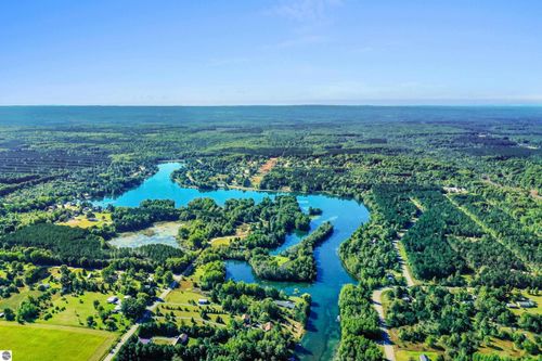 452 Gitchegumee Dr, Buckley, MI, 49620-9551 | Card Image