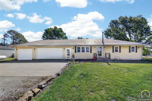 9150 Sw Wanamaker Rd, Wakarusa, KS, 66546-9695 | Card Image
