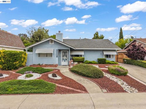 20048 Sapphire St, Castro Valley, CA, 94546-4728 | Card Image