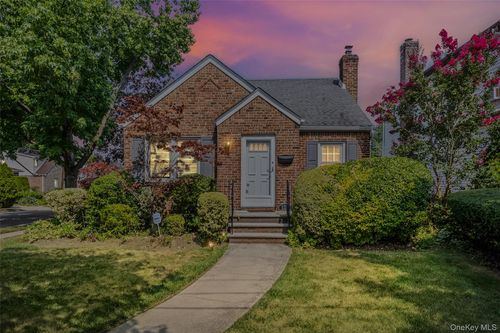 1218 Terrace Blvd, New Hyde Park, NY, 11040-3929 | Card Image