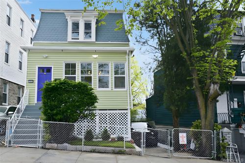 122 Oliver Ave, Yonkers, NY, 10701-6127 | Card Image