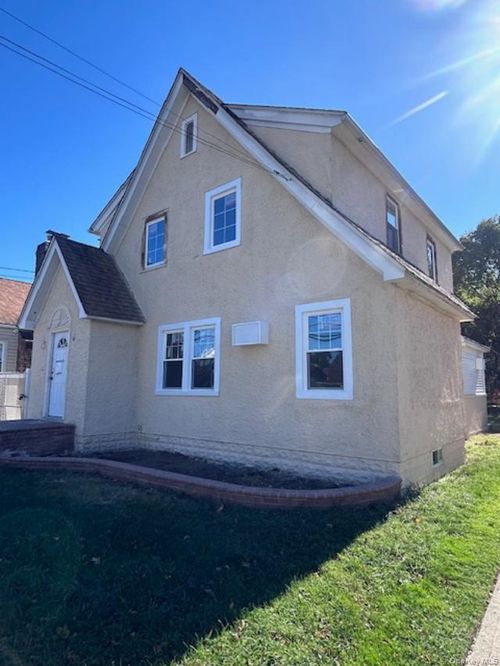 858 Seaman Ave, North Baldwin, NY, 11510 | Card Image