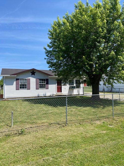 112 E School St, New Holland, OH, 43145-3224 | Card Image