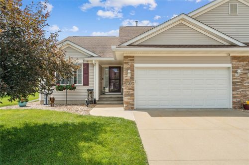 625 Bent Creek Dr, Marion, IA, 52302-9031 | Card Image