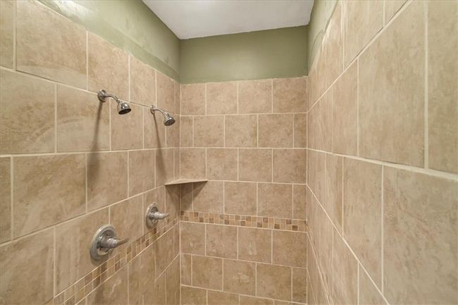 Details with tiled shower | Image 32