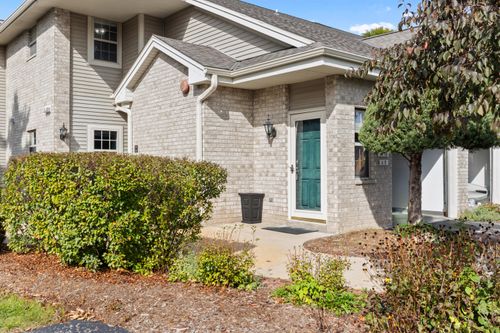 18740 Emerald Cir, Brookfield, WI, 53045-3697 | Card Image