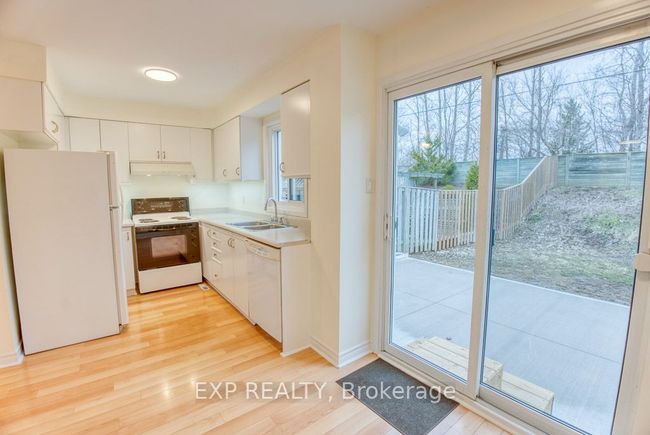 42 Fair Oaks Cres, House attached with 3 bedrooms, 2 bathrooms and 2 parking in Nepean ON | Image 16