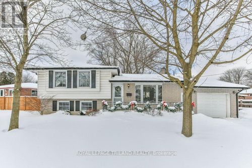 7 Hamber Court, London East (East O), ON, N5W1R4 | Card Image