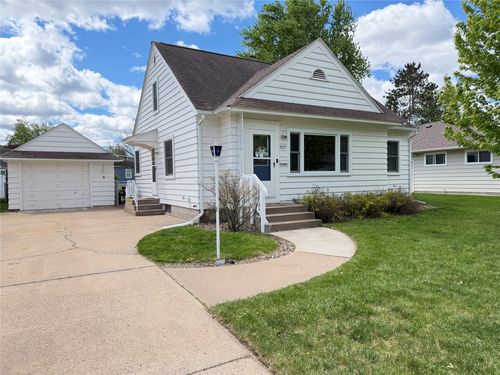 927 Gilbert St, Eau Claire, WI, 54703-2789 | Card Image