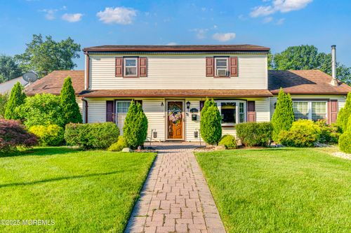 32 Glenville Rd, Edison, NJ, 08817-4054 | Card Image