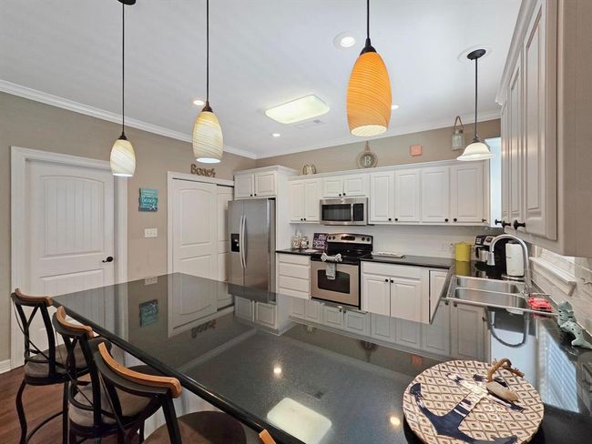 933 Westview, House other with 2 bedrooms, 2 bathrooms and 1 parking in Crystal Beach TX | Image 21