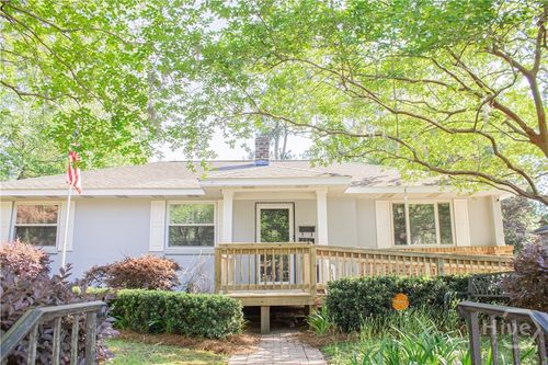 135 E Derenne Ave, Savannah, GA, 31405-6745 | Card Image