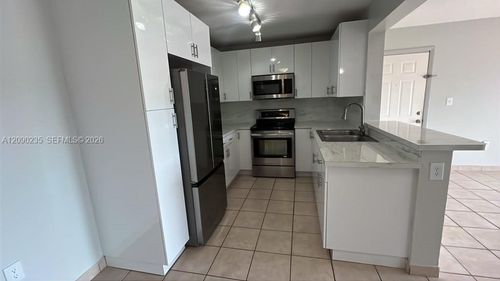 104-200 Palm Cir W, Pembroke Pines, FL, 33025-1173 | Card Image