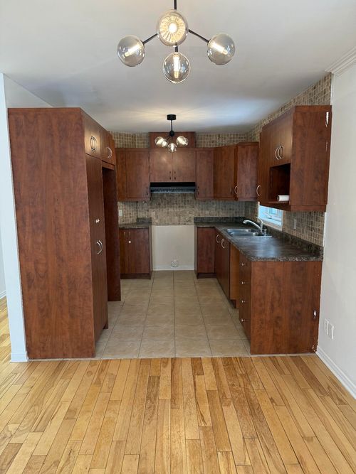 204-2513 Rue Champdoré, Montréal, QC, H1Z4N5 | Card Image