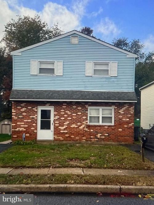 521 Corinthian Ave, ESSINGTON, PA, 19029-1201 | Card Image