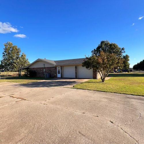 1007 Mimosa Dr, Anadarko, OK, 73005-6400 | Card Image