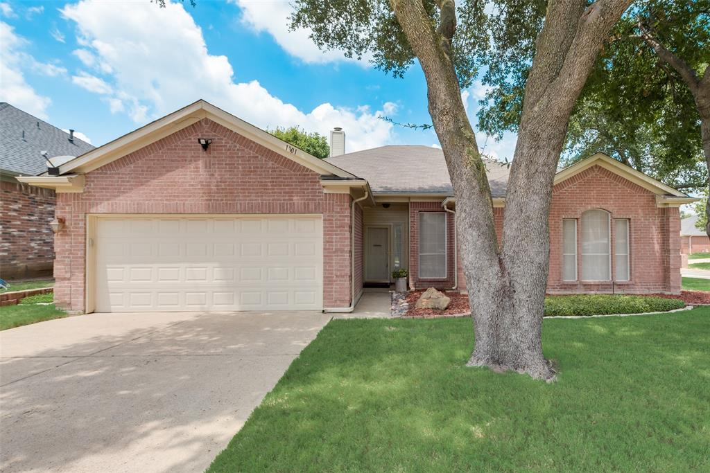Pierce Arrow Dr, Arlington, TX 76001