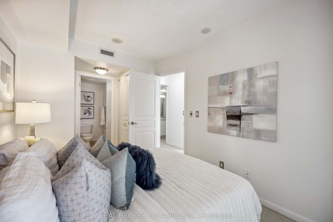 1913 - 18 Yonge St, Condo with 2 bedrooms, 2 bathrooms and null parking in Toronto ON | Image 18