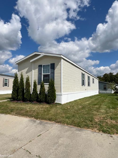 57114 Plymouth Rd, Washington Township, MI, 48094-3352 | Card Image
