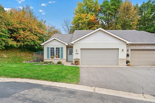 8660 Powers Pl, Chanhassen, MN, 55317-9391 | Card Image