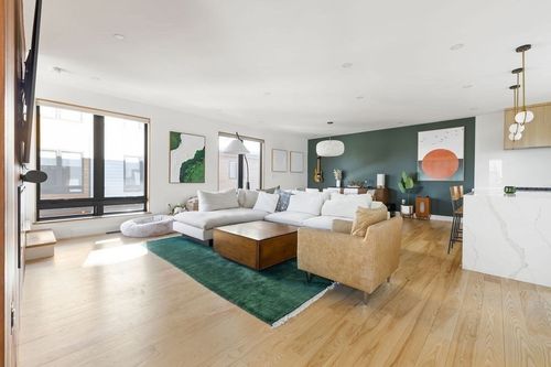 2-31 Hall St, Waltham, MA, 02453-5213 | Card Image